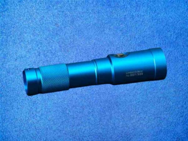 Preview: Bigblue AL1300NP Tauchlampe - Blau Limited Edition Preview: Bigblue AL1300NP Tauchlampe - Blau Limited Edition, seite