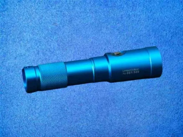Bigblue AL1300NP Tauchlampe - Blau Limited Edition, seite