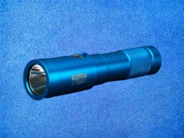 Bigblue AL1300NP Tauchlampe - Blau Limited Edition, vorne