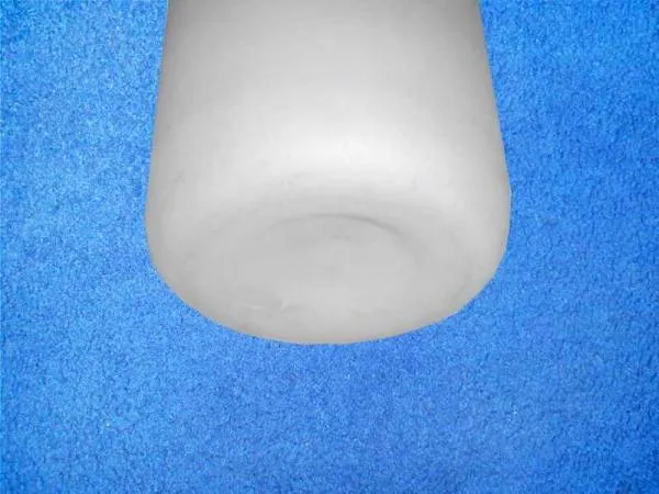 konkaver Boden weiss