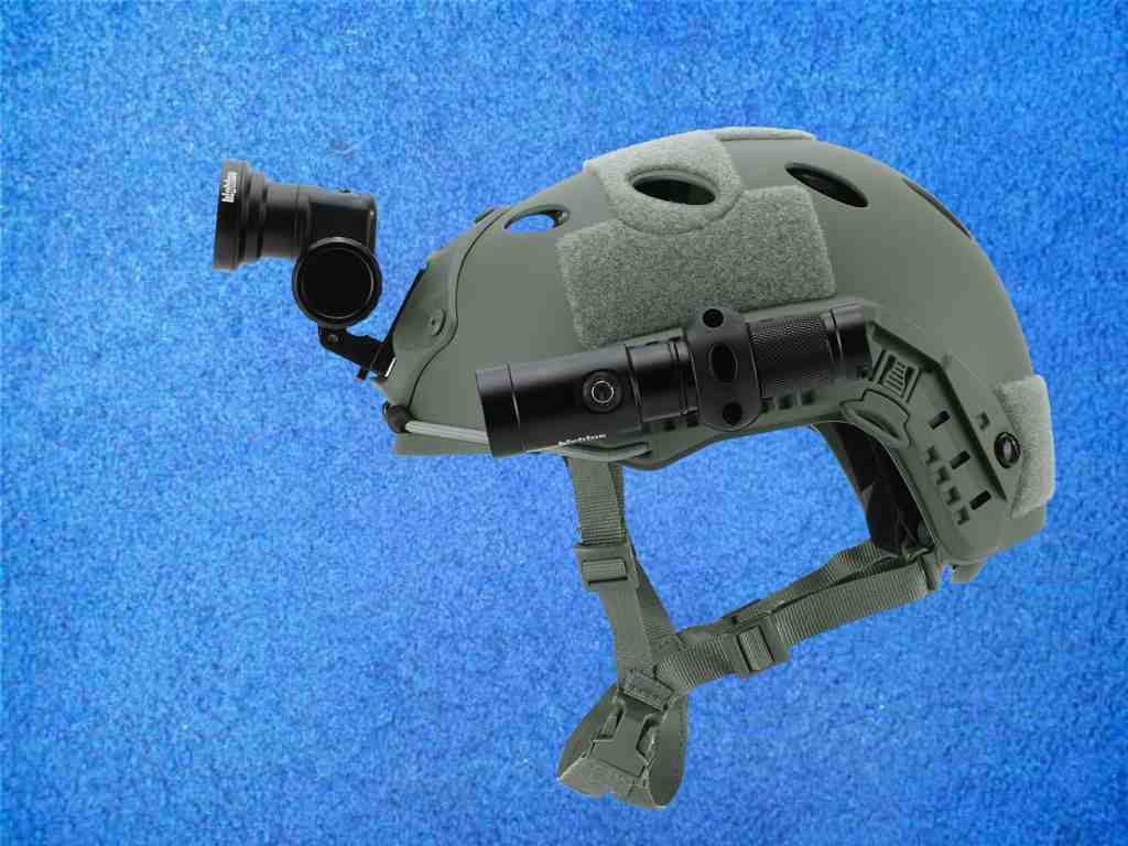 Bigblue HL1000NP Tauchlampe am Tauchhelm Bigblue HL1000NP Tauchlampe am Tauchhelm