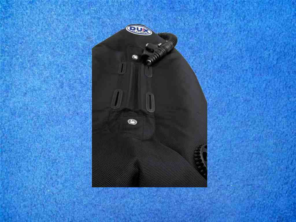 DUX Wing Everes 17L von hinten