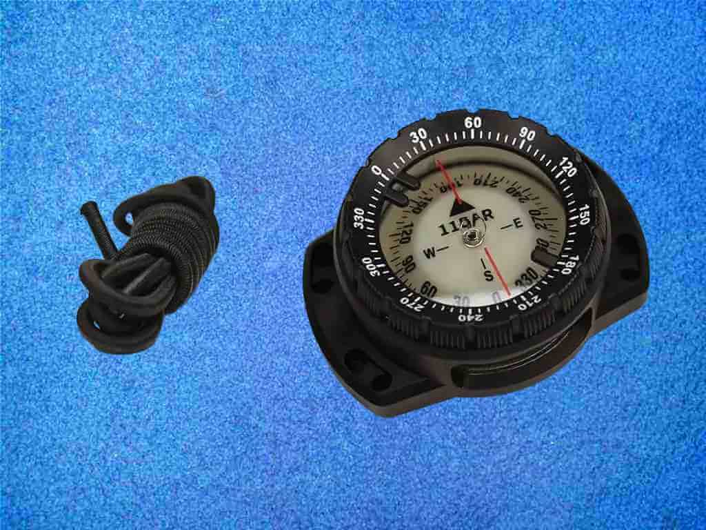 Kompass mit Bungee Mount schwarzem Stellring bei Dive2.me
