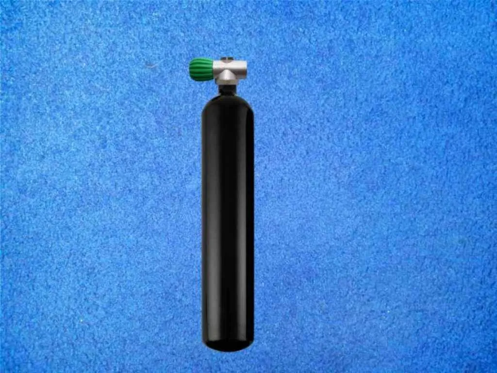 Tauchflasche 3 Liter 230 bar Schwarz mit Rebreather Ventil Tauchflasche 3 Liter 230 bar Schwarz mit Rebreather Ventil