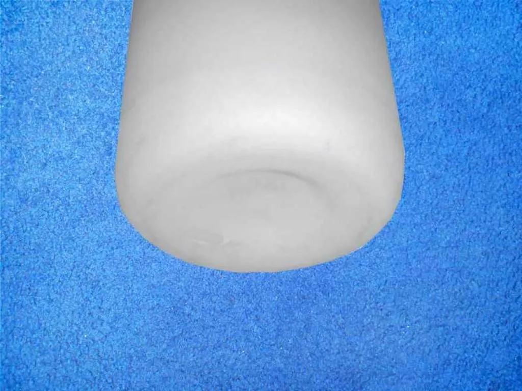 konkaver Boden weiss